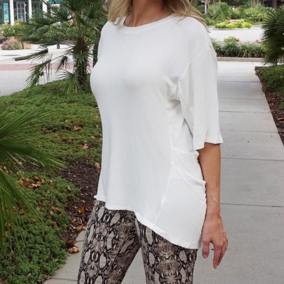 *NEW* WHITE SIDE PLEAT KNIT TOP - Picture 2 of 4